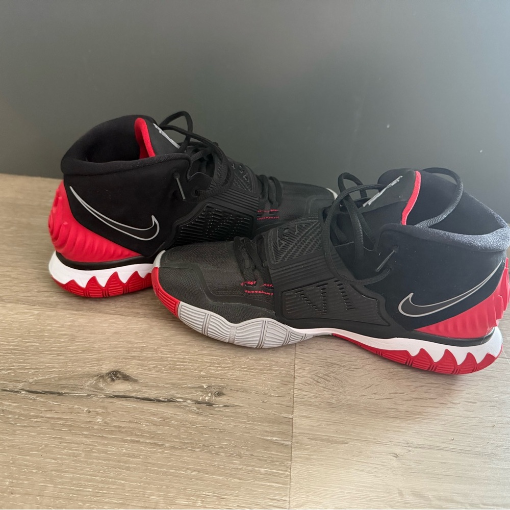 2019
Kyrie 6 EP 'Bred'